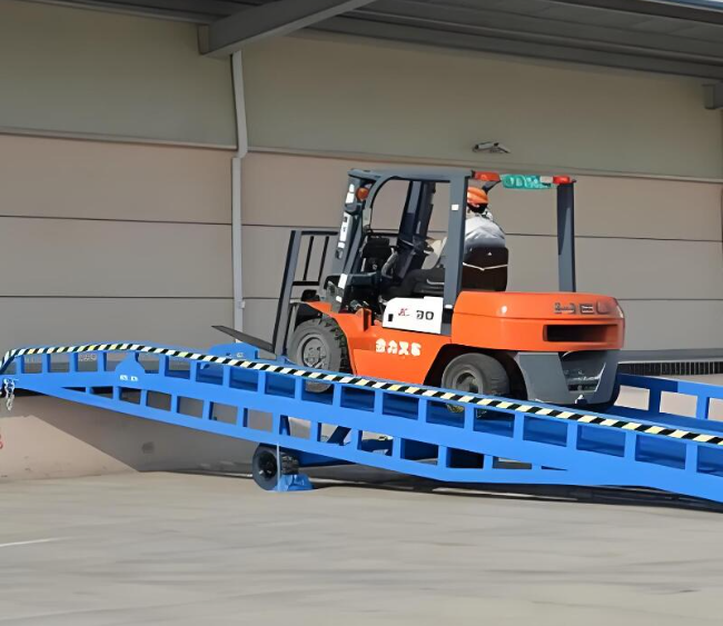 武邑移动式卸货平台（叉车用）